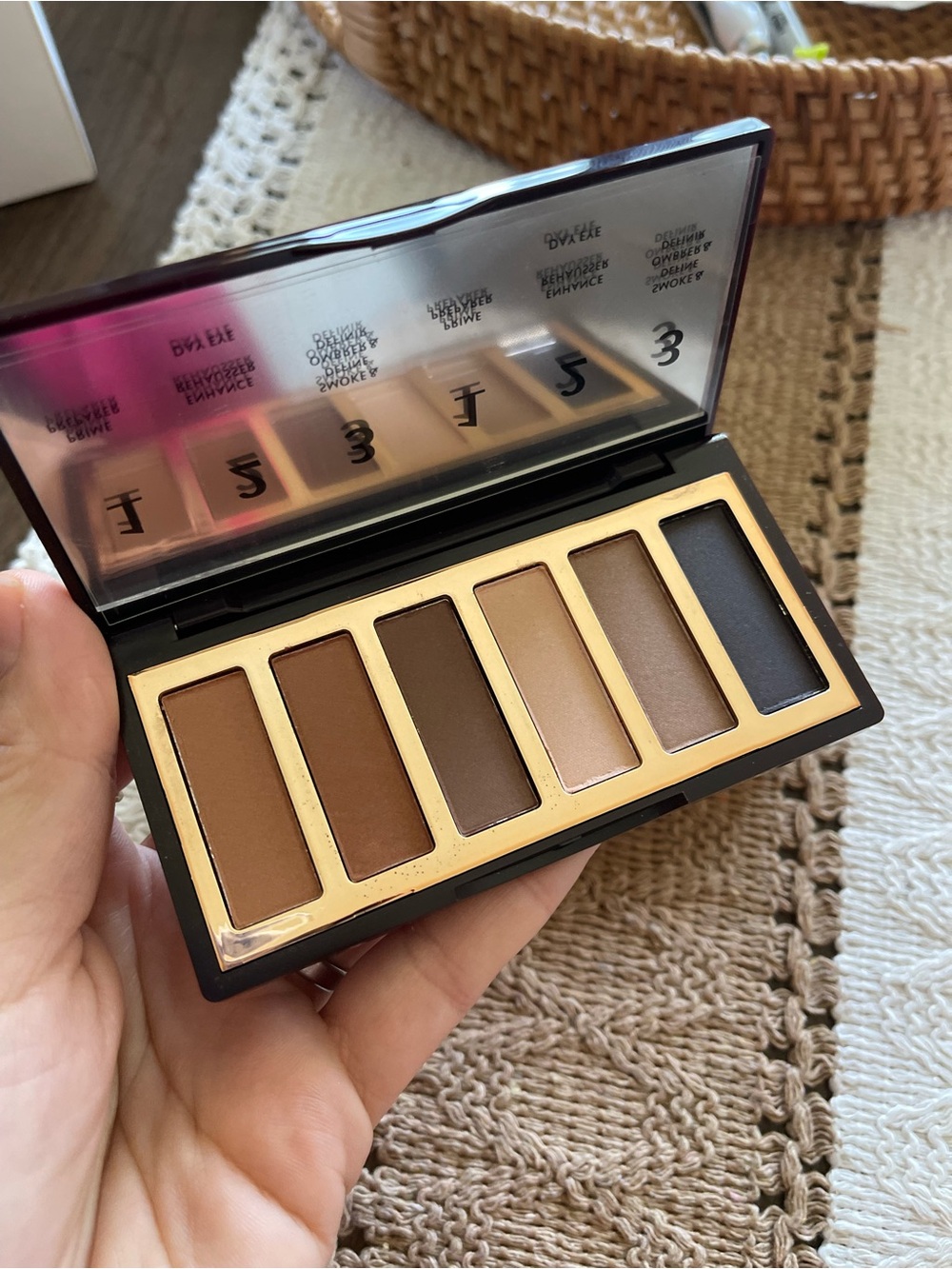 Neutral Eyeshadow Palette - Brown & Taupe Shades CT